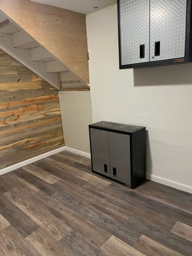 Building Photo - 4 BEDROOM HOME IN SKYWAY!!