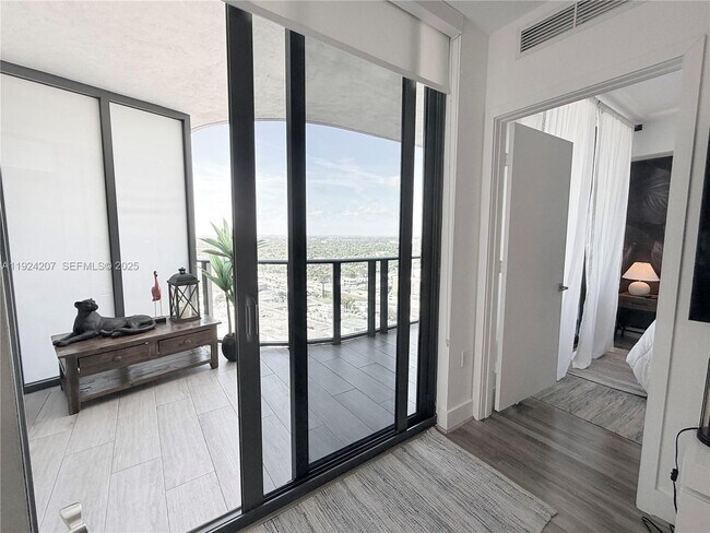 Building Photo - 121 NE 34th St