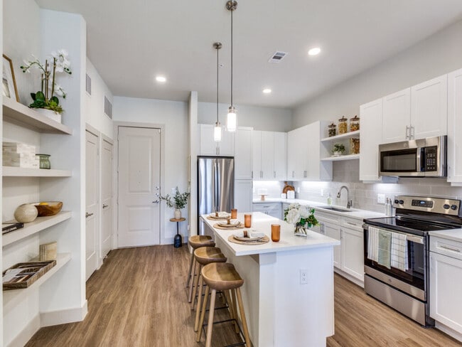 Building Photo - Kessler