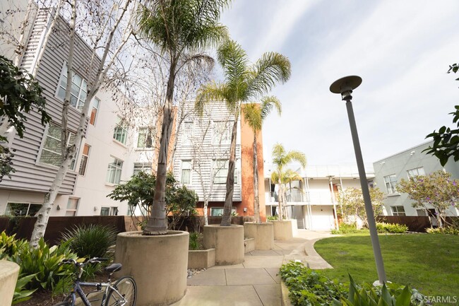 Building Photo - 451 Kansas St