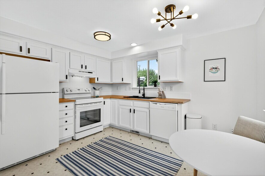 Building Photo - 2525 SE 136th Ave