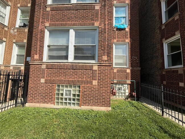 Building Photo - 3332 W Polk St