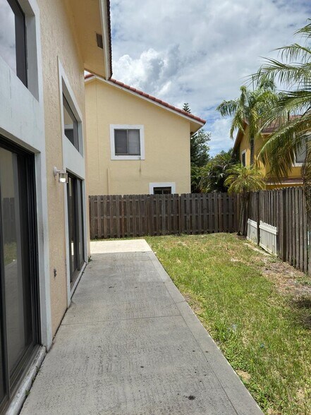 Building Photo - 13769 Yarmouth Dr