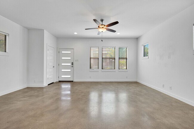 Building Photo - 1162 N Olive St