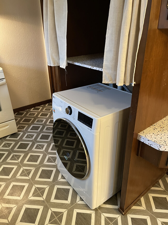Combination Washer/Dryer (all-in-one) - 2428 S Harrison St