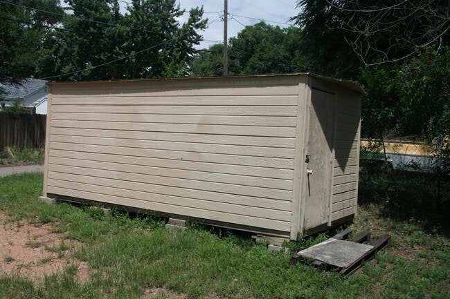 Building Photo - 714 Prairie Rd