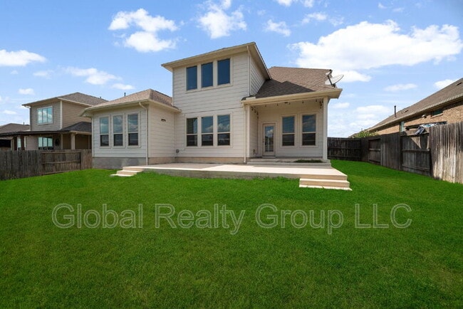 Building Photo - 812 Silver Fox