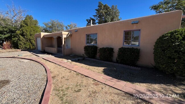 Primary Photo - PENDING APPLICATION - Uptown Lovely Home f...