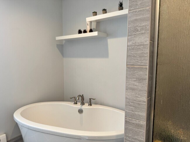 Building Photo - Spacious 4 bedroom home in Beautiful Prior Lake, MN