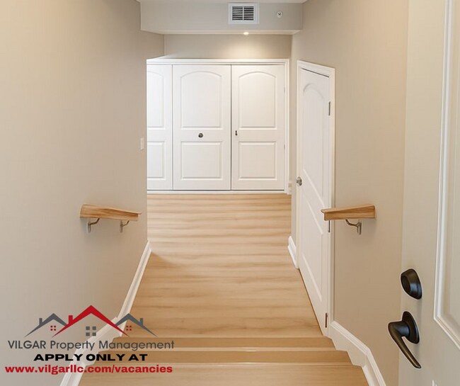 Building Photo - New & Updated! 2BR/2BA w/ Fireplace, Garag...