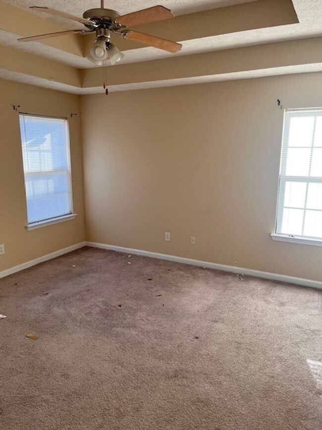 Building Photo - Home in Locust Grove