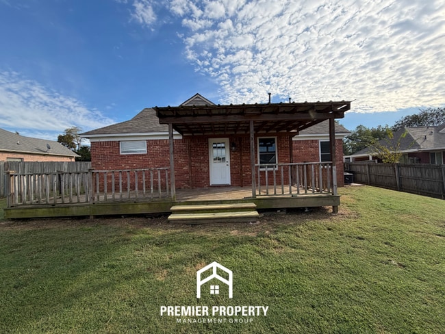 Building Photo - 270 Village Dr