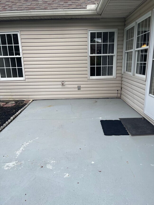Building Photo - 383 Paine Lake Dr