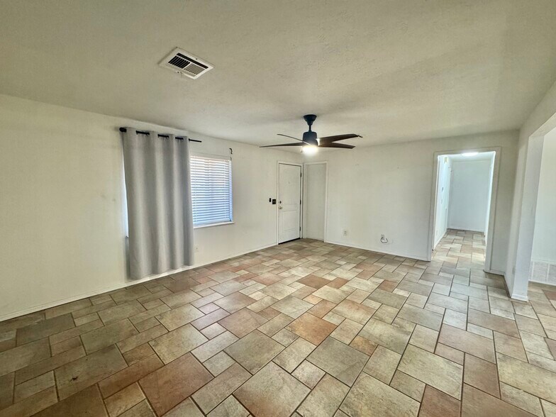 Building Photo - 4200 SE 54th St