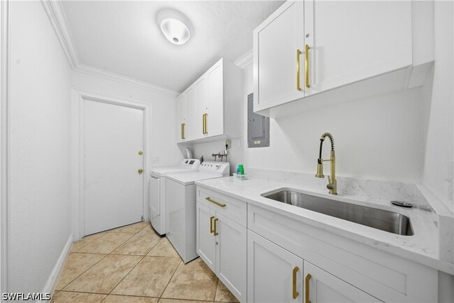 Building Photo - 2473 Poinciana St