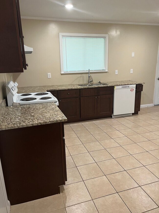 Building Photo - Spacious 3 Bed / 1 Bath Home with a Large Backyard – Port Arthur, TX