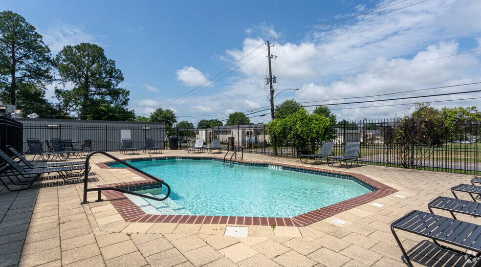 French Quarter Apartments 1805 8th Ave Tuscaloosa AL 35401