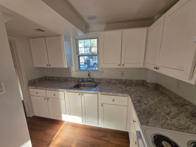 Building Photo - 4 S Cannon Dr