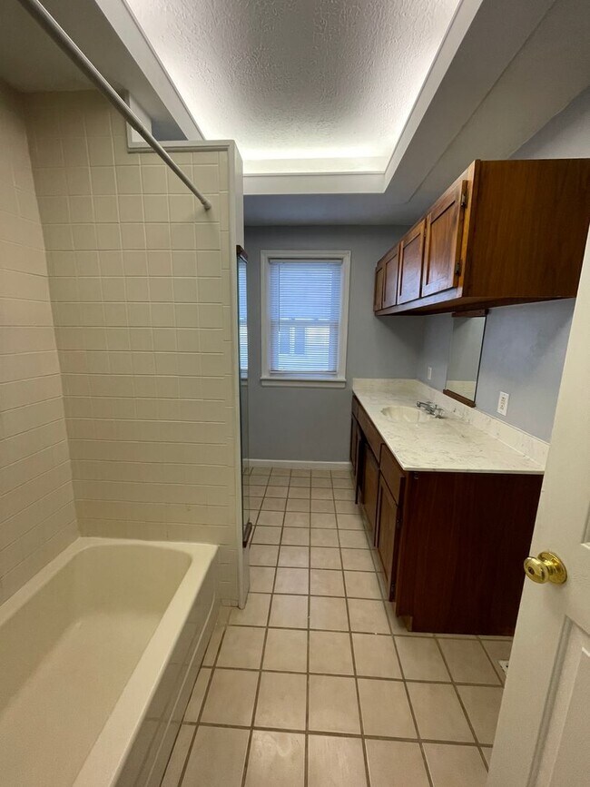 Building Photo - ? Newly Remodeled 2-Bedroom Apartment! ?