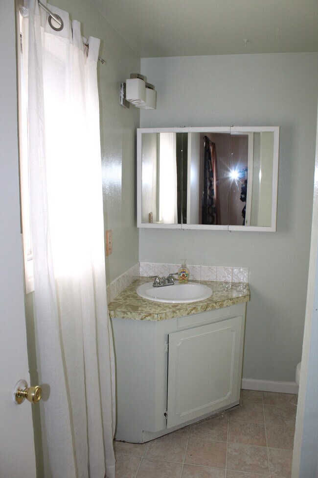 Building Photo - 4615 Maplewood Ct