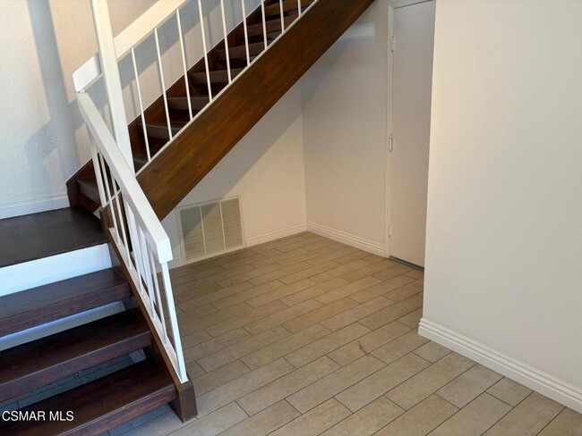 Building Photo - 595 Racquet Club Ln