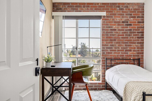 Building Photo - 10777 Ashton Ave