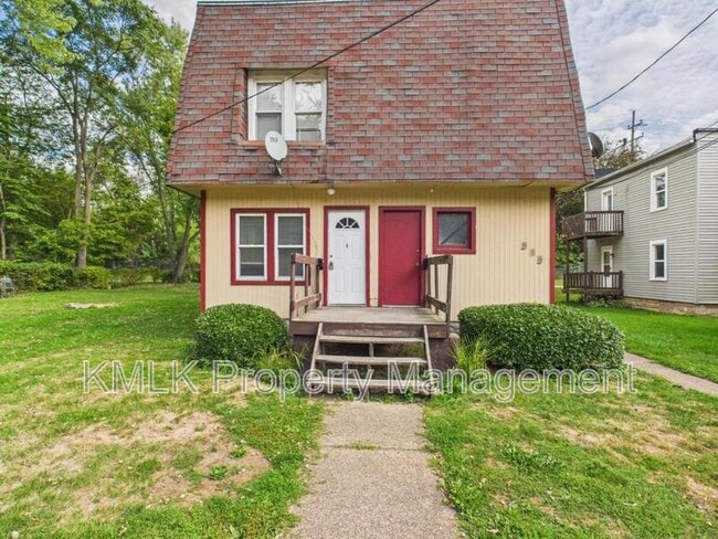 Primary Photo - 535 Gage St