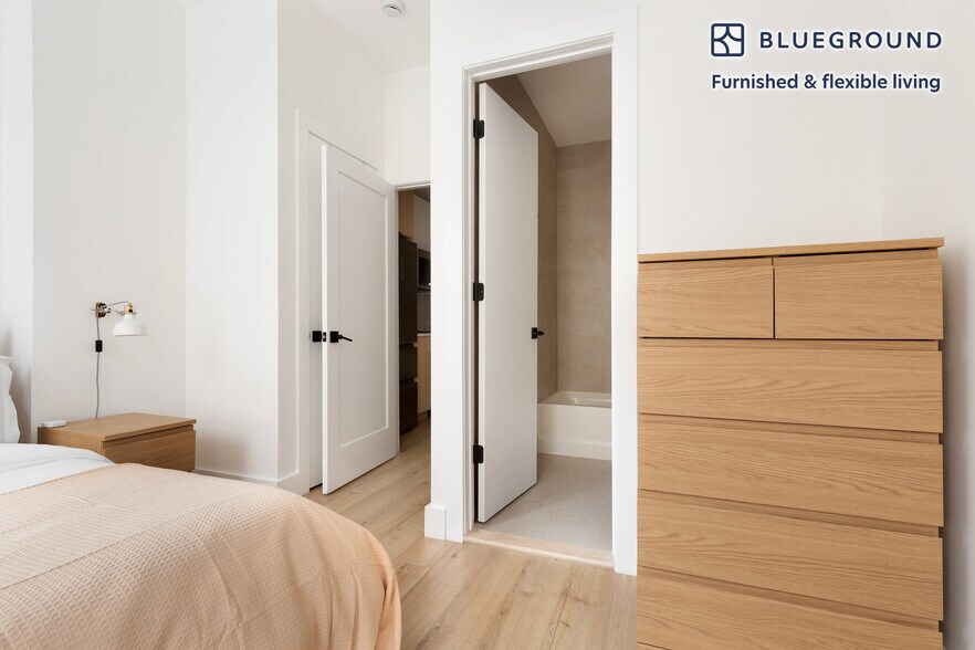 Building Photo - 940 1st Ave