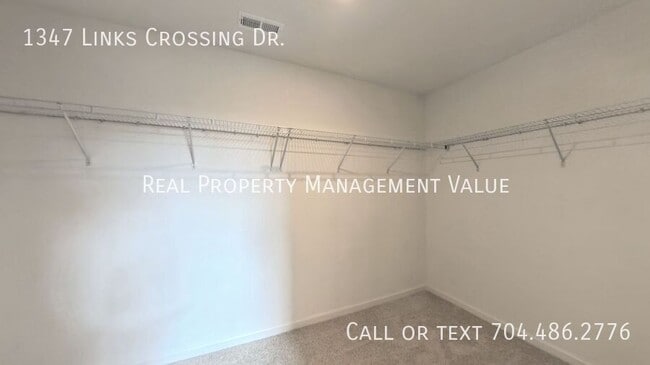 Building Photo - 1347 Links Crossing Dr