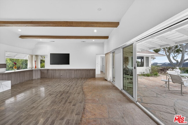 Building Photo - 935 Linda Flora Dr