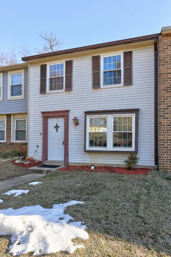 Building Photo - 3BD/1.5BA, Cozy Townhome in Silver Spring.