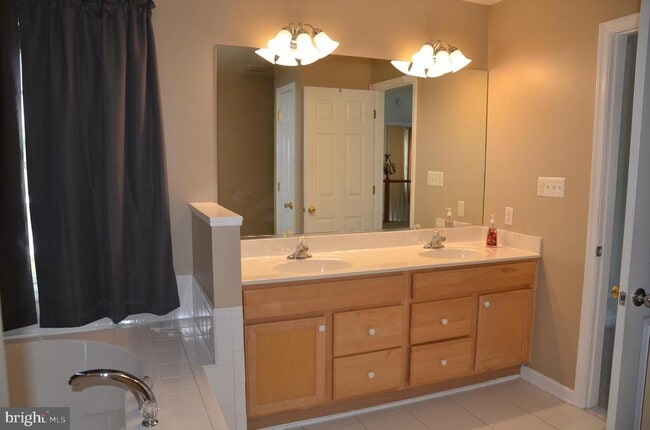 Building Photo - 8678 Mulberry Dr