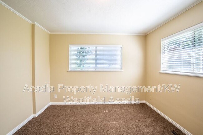 Building Photo - 542 150 E