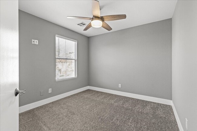 Building Photo - Fabulous Home!