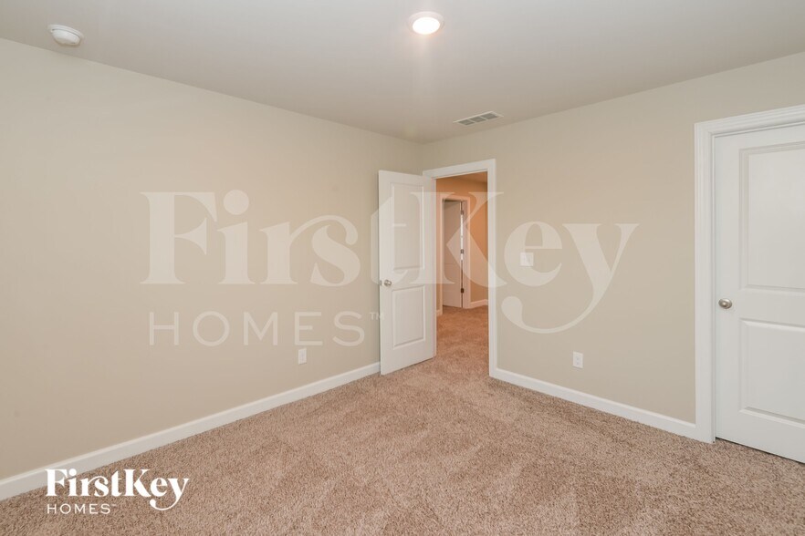 Building Photo - 11939 Hambright Rd