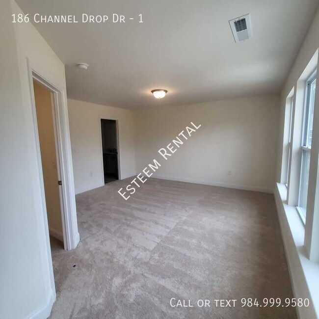 Building Photo - 186 Channel Drop Dr
