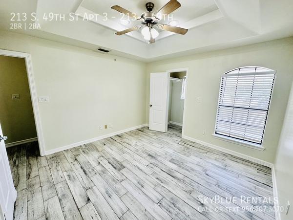 Building Photo - 213 S 49th St
