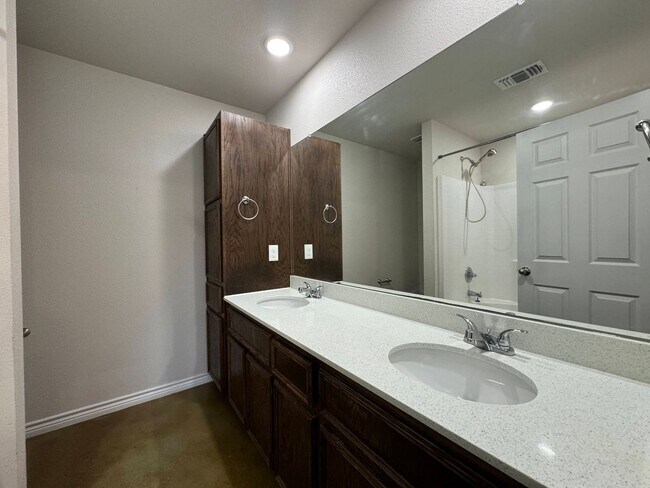 Building Photo - 108 Lowes Blvd