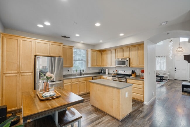 Building Photo - 5884 Cedarwood Cmn