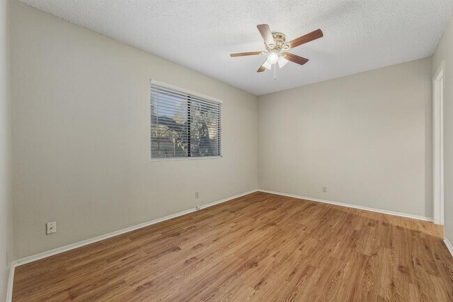 Building Photo - 8904 Pineridge Dr