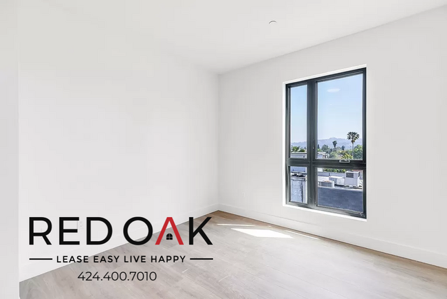 Building Photo - Gorgeous One Bedroom Featuring a Private B...