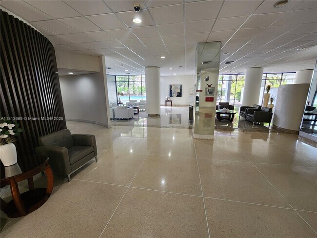 Building Photo - 20100 W Country Club Dr