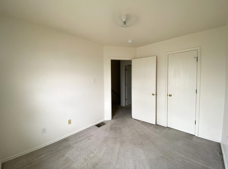 Building Photo - 4200 Deek Dr