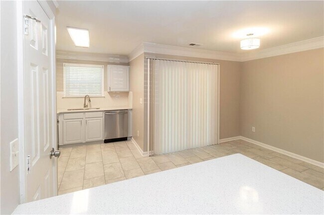 Building Photo - 745 Crestwell Cir