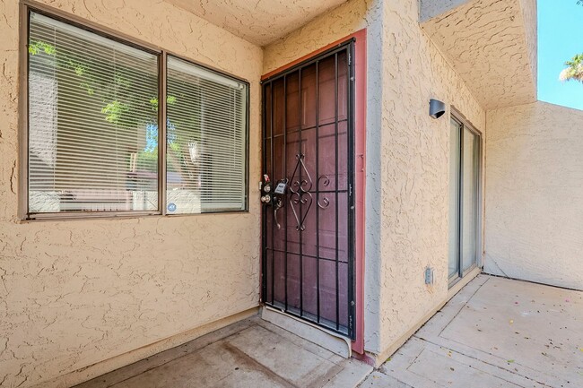 Building Photo - 3 bedroom townhome for rent