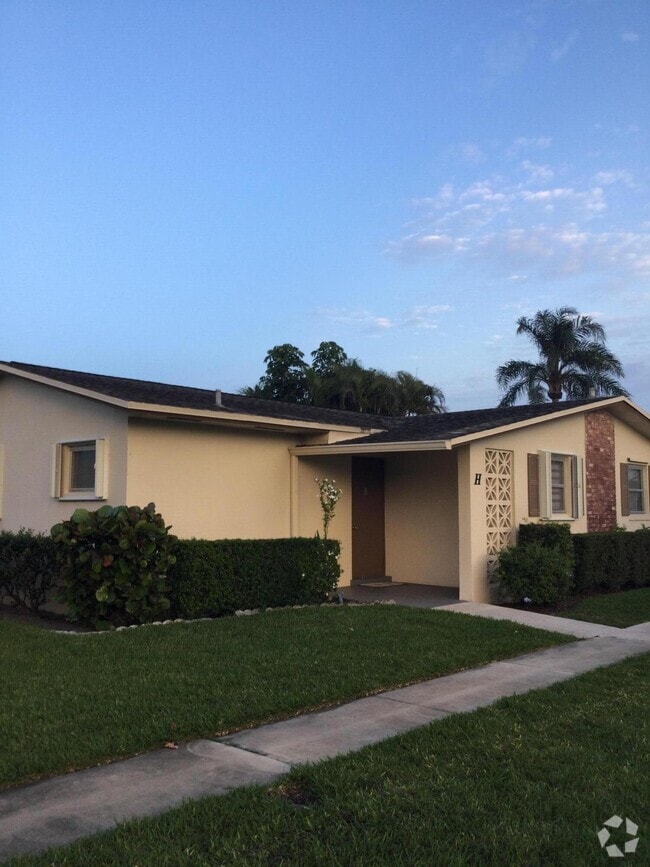 Building Photo - 2580 Emory Dr W