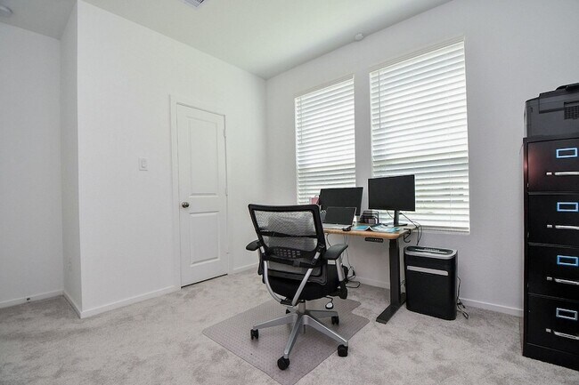 Building Photo - 26610 Coast Redwood Dr