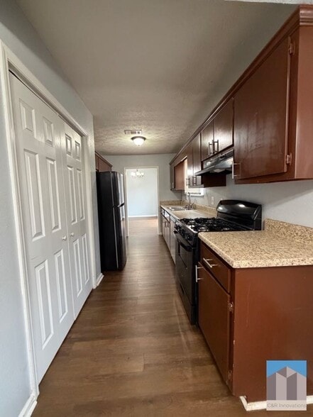 Building Photo - 804 Emerald Forest Cir