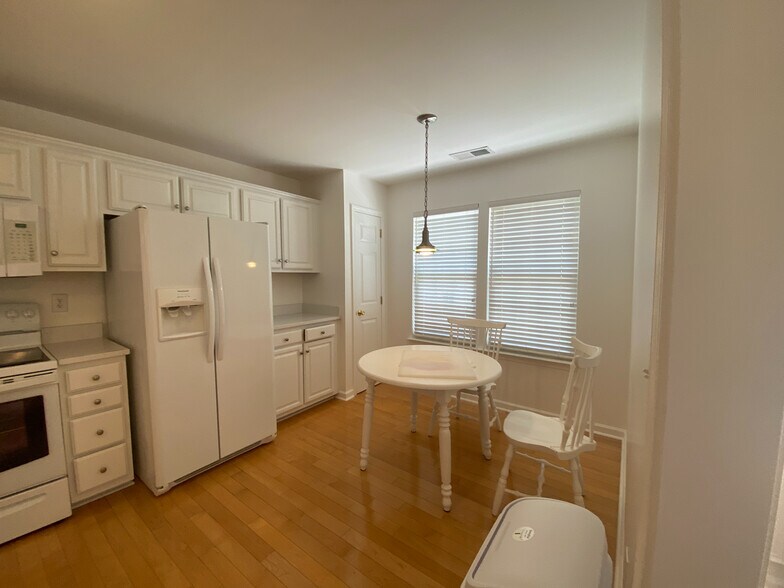 Building Photo - Room in House on Blueshot Ct