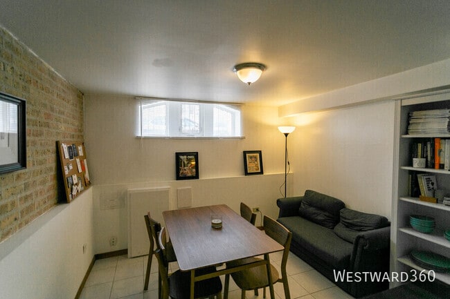 Building Photo - 2043 N Leavitt St